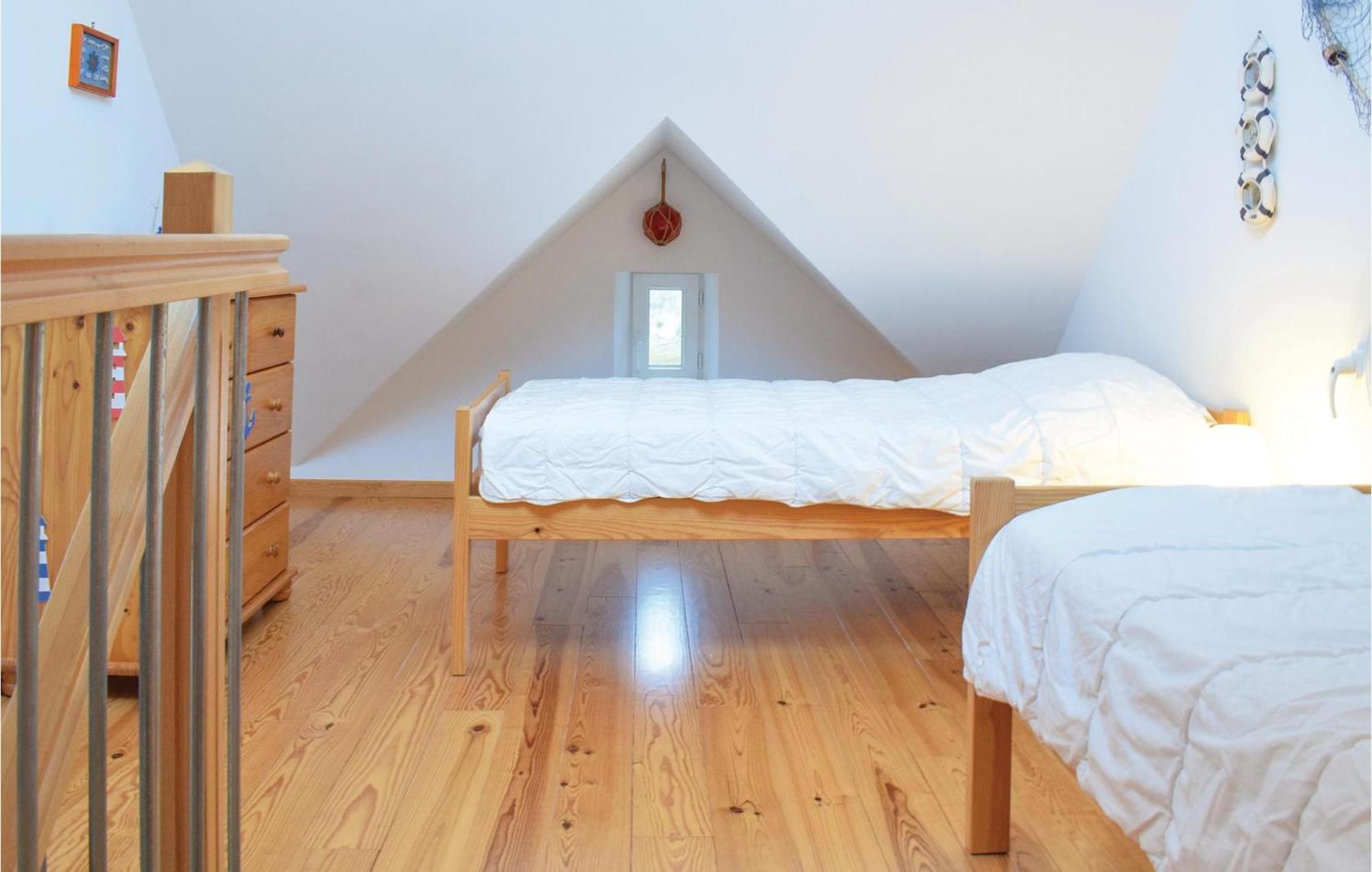 2 Bedroom Amazing Apartment In Ponts Exterior photo